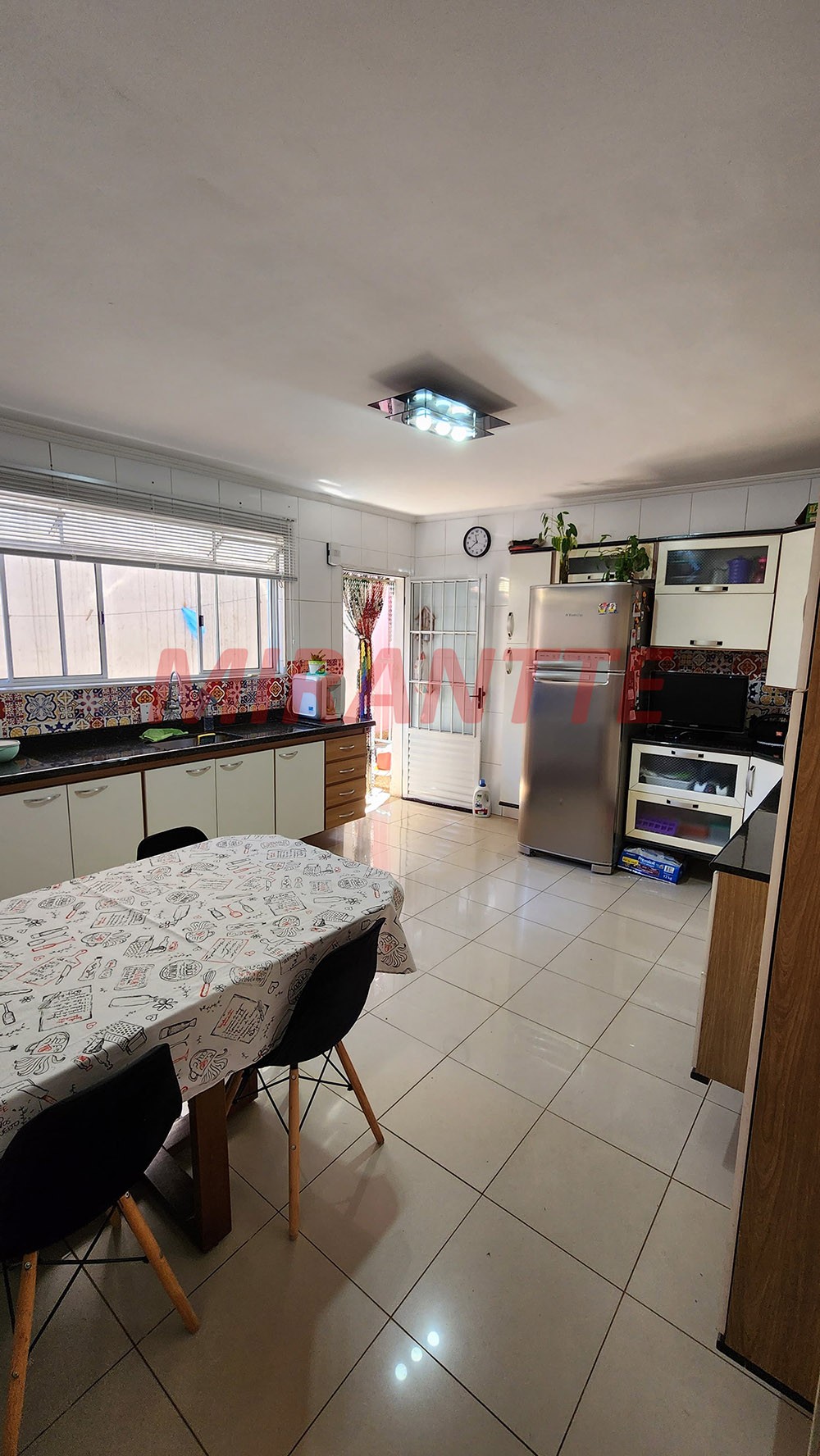 Sobrado de 180m² com 3 quartos em Jardim Peri