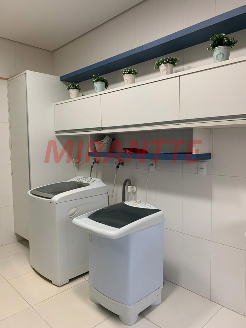 Cond. fechado de 510m² com 4 quartos em Jardim Maison Du Parc