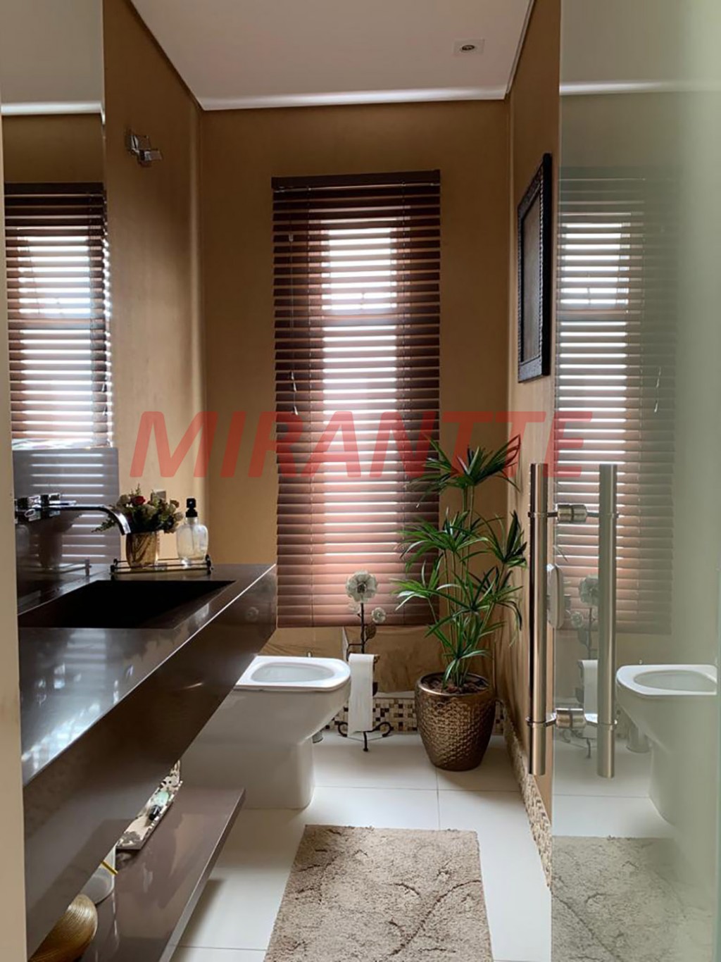 Cond. fechado de 510m² com 4 quartos em Jardim Maison Du Parc