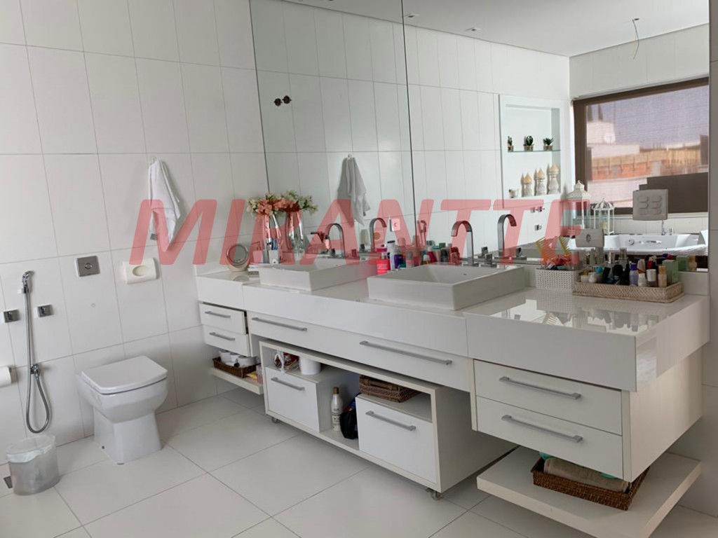 Cond. fechado de 510m² com 4 quartos em Jardim Maison Du Parc
