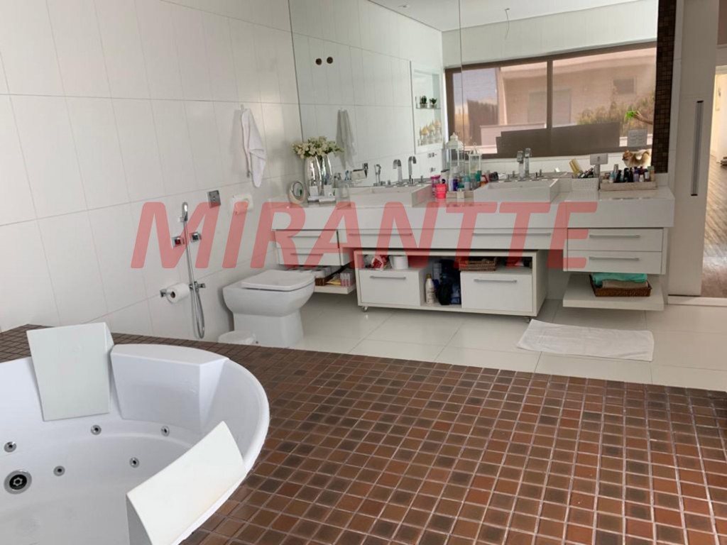 Cond. fechado de 510m² com 4 quartos em Jardim Maison Du Parc