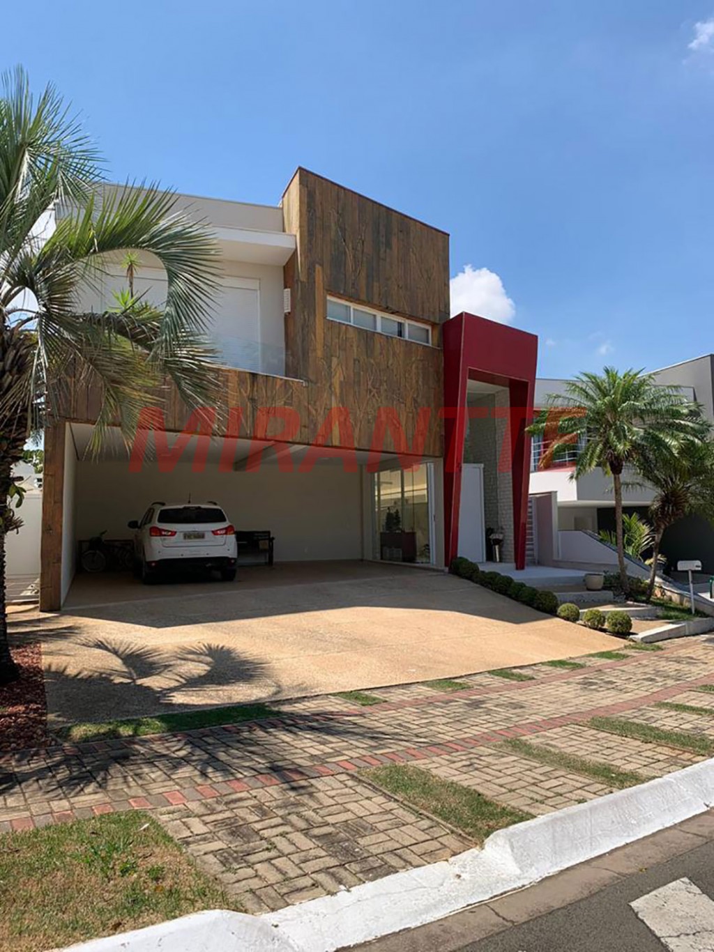 Cond. fechado de 510m² com 4 quartos em Jardim Maison Du Parc