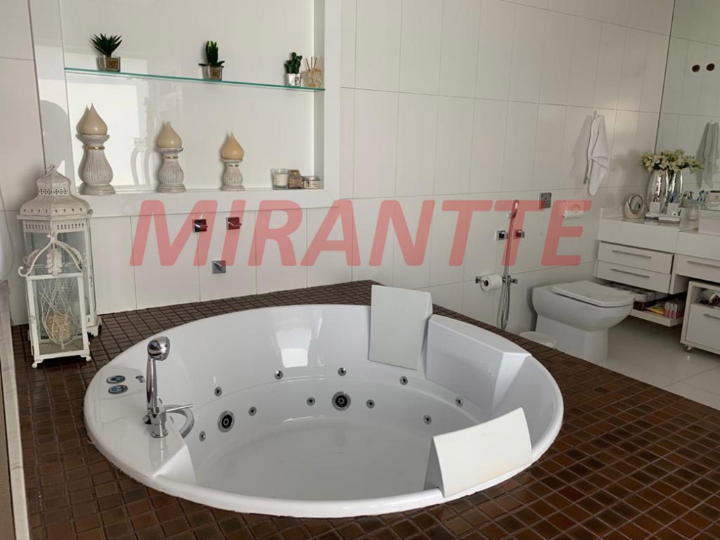 Cond. fechado de 510m² com 4 quartos em Jardim Maison Du Parc