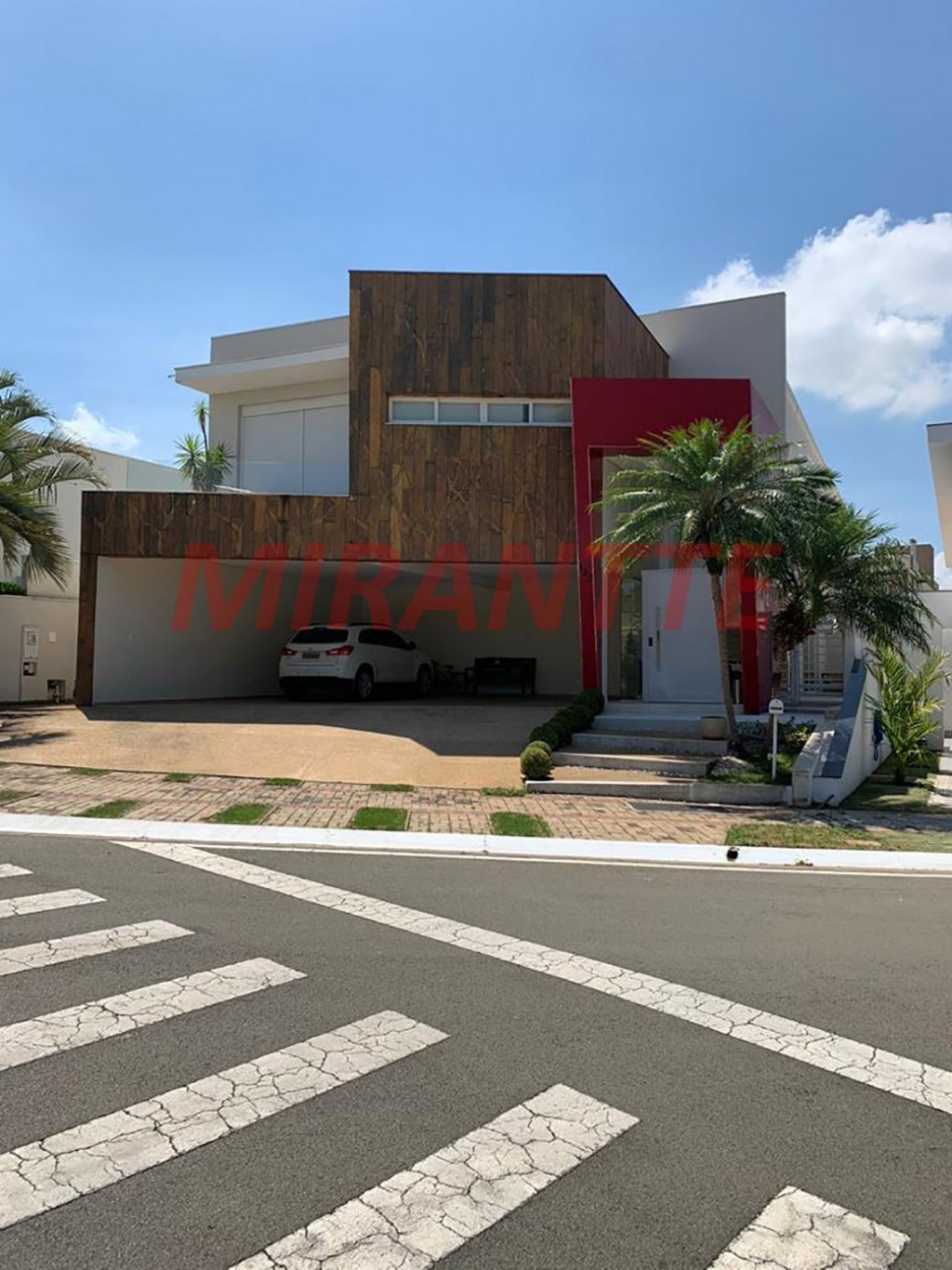 Cond. fechado de 510m² com 4 quartos em Jardim Maison Du Parc