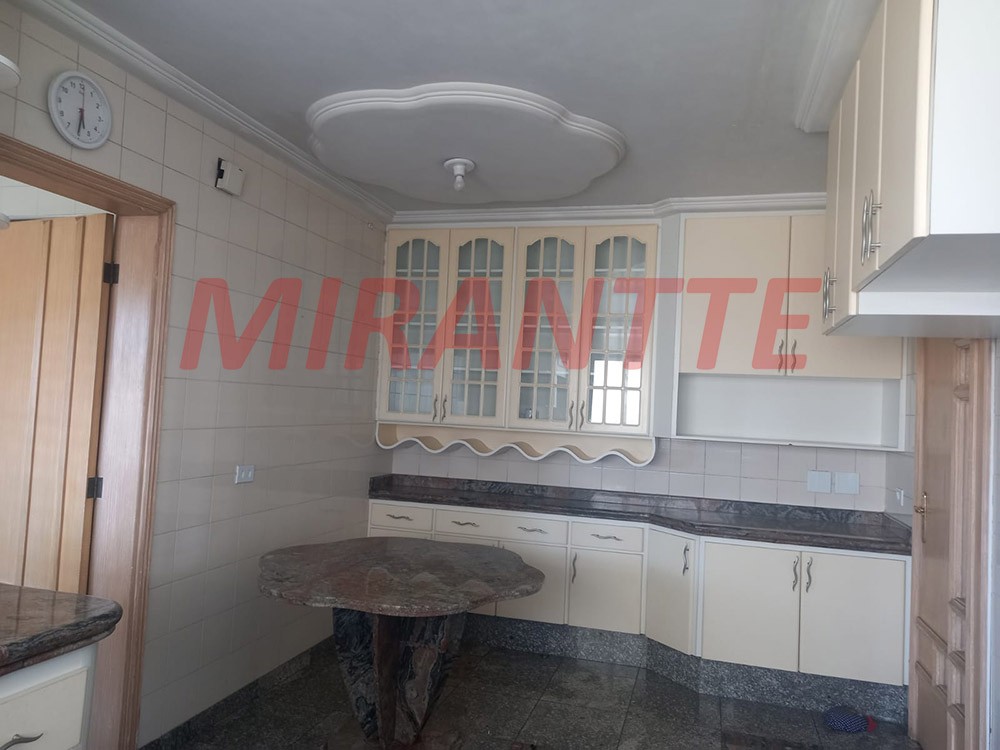 Apartamento de 240m² com 4 quartos em Água Fria