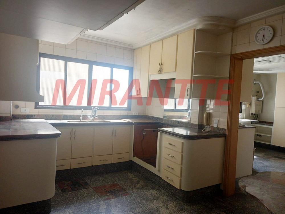 Apartamento de 240m² com 4 quartos em Água Fria