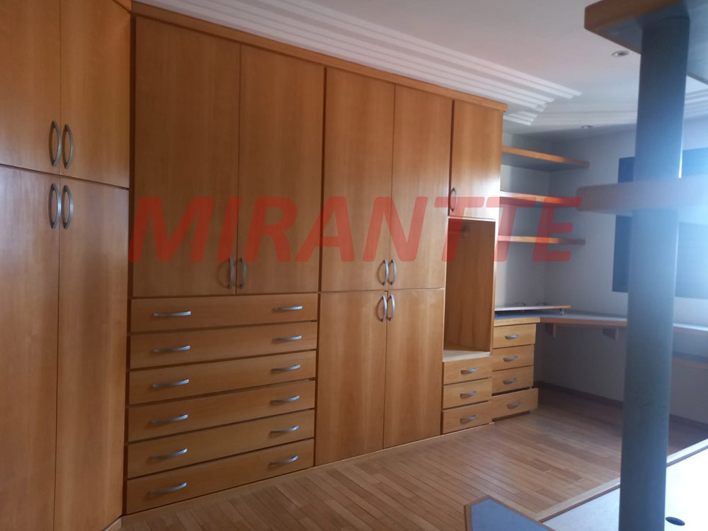 Apartamento de 240m² com 4 quartos em Água Fria
