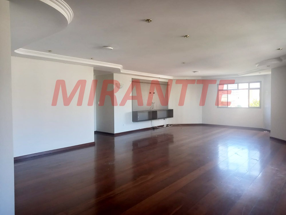 Apartamento de 240m² com 4 quartos em Água Fria