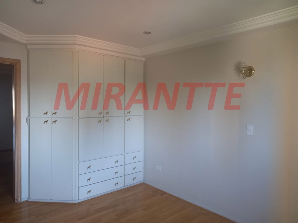 Apartamento de 240m² com 4 quartos em Água Fria