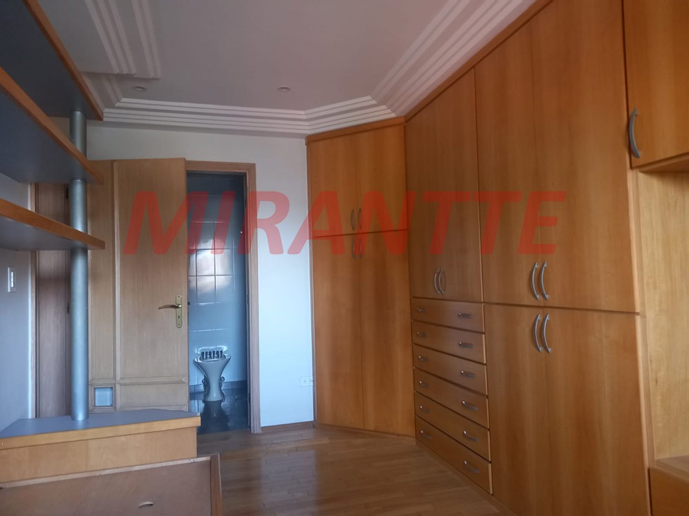 Apartamento de 240m² com 4 quartos em Água Fria