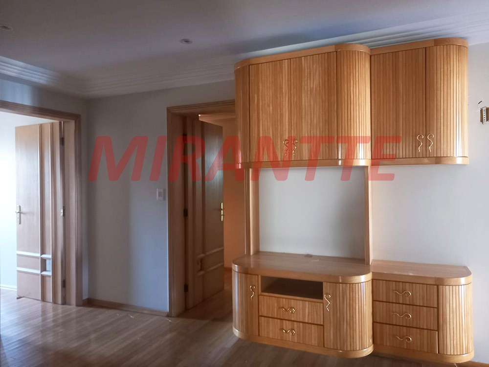 Apartamento de 240m² com 4 quartos em Água Fria