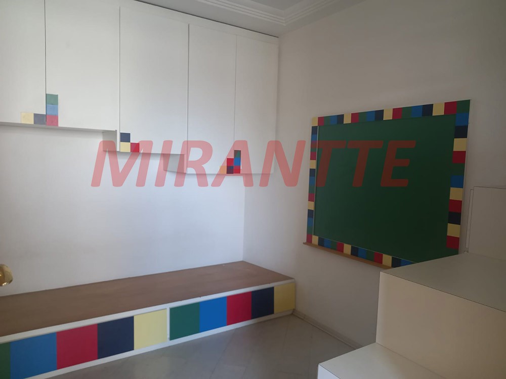 Apartamento de 240m² com 4 quartos em Água Fria