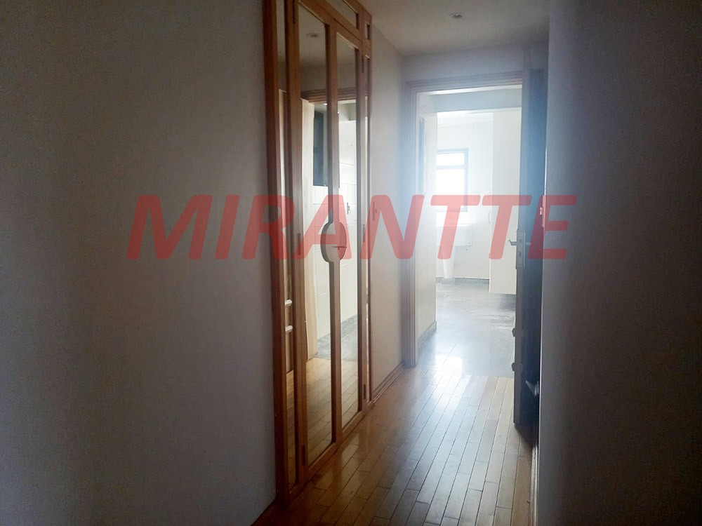Apartamento de 240m² com 4 quartos em Água Fria
