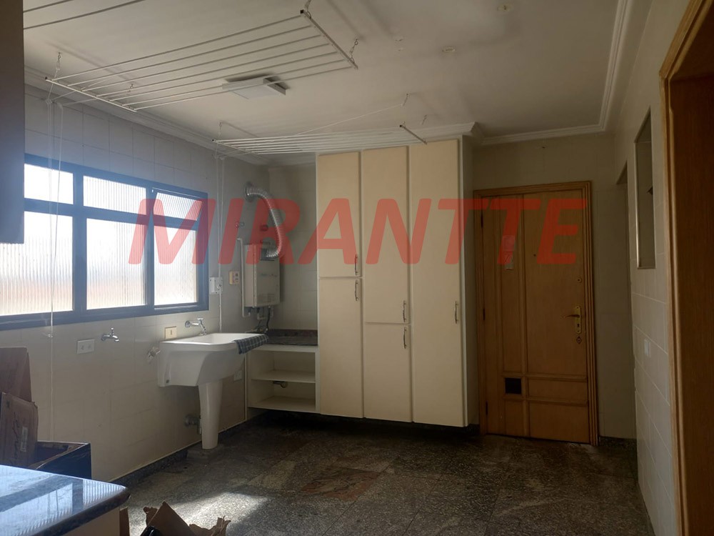 Apartamento de 240m² com 4 quartos em Água Fria