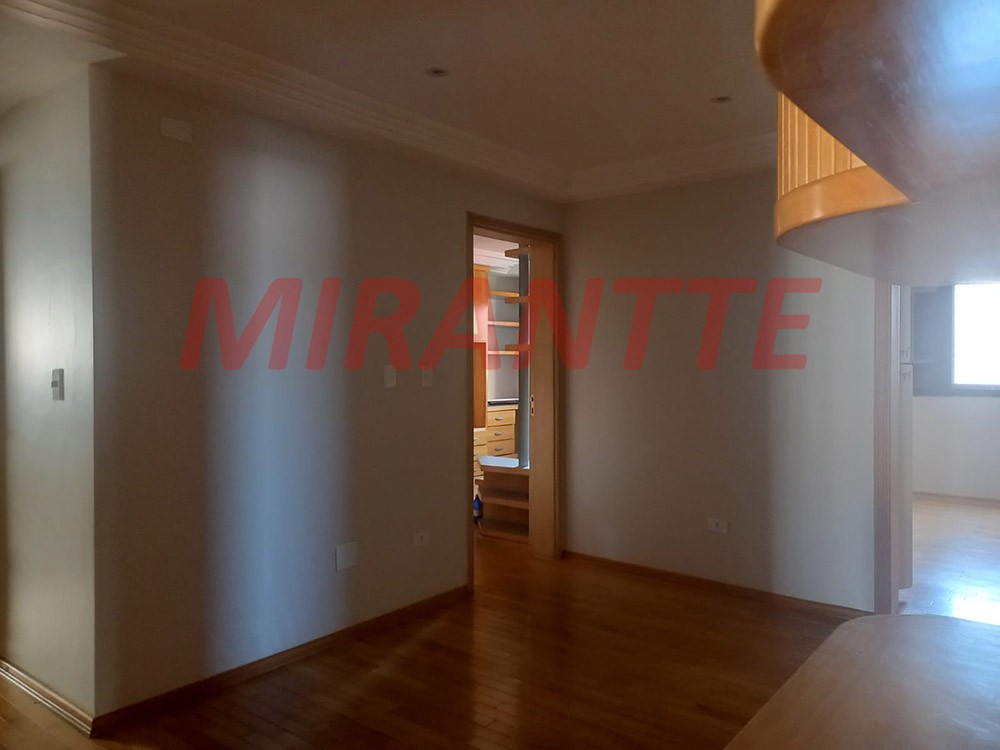Apartamento de 240m² com 4 quartos em Água Fria