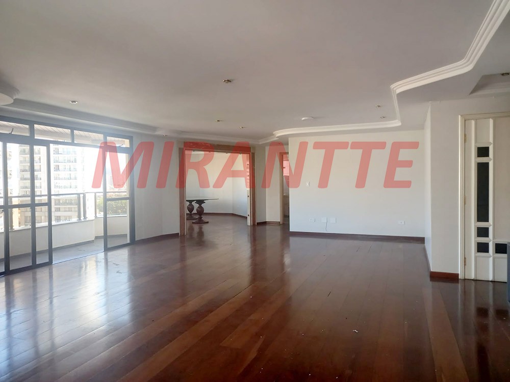 Apartamento de 240m² com 4 quartos em Água Fria