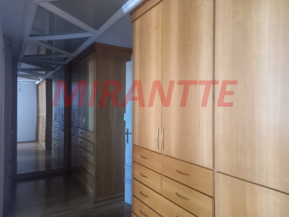 Apartamento de 240m² com 4 quartos em Água Fria