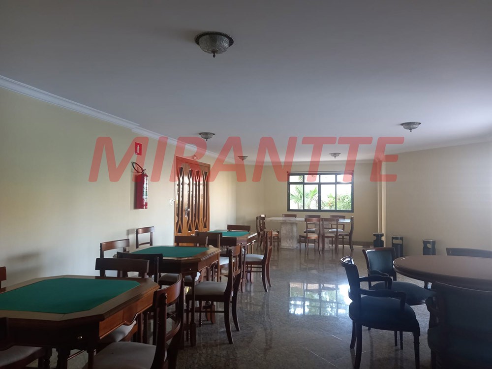 Apartamento de 240m² com 4 quartos em Água Fria