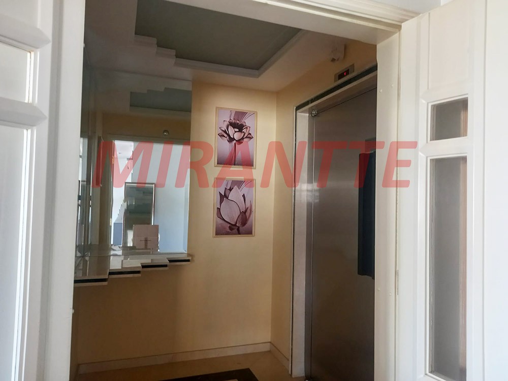 Apartamento de 240m² com 4 quartos em Água Fria
