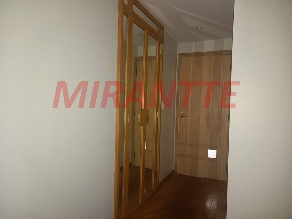 Apartamento de 240m² com 4 quartos em Água Fria
