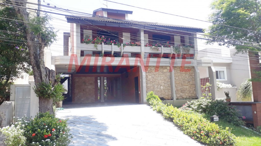 Sobrado de 300m² com 4 quartos em Alphaville