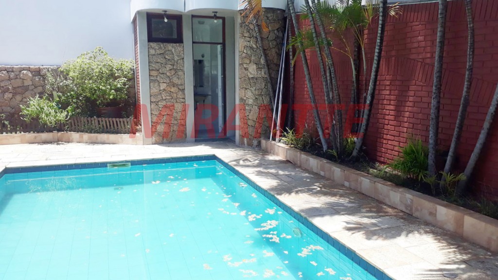 Sobrado de 300m² com 4 quartos em Alphaville