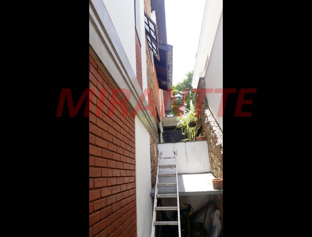 Sobrado de 300m² com 4 quartos em Alphaville