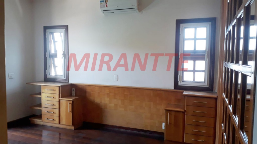 Sobrado de 300m² com 4 quartos em Alphaville