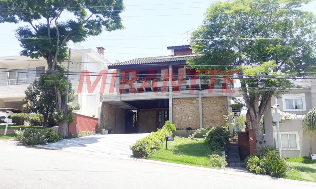 Sobrado de 300m² com 4 quartos em Alphaville