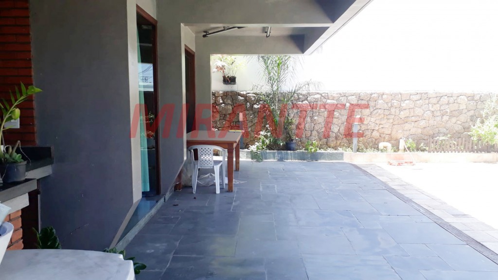 Sobrado de 300m² com 4 quartos em Alphaville