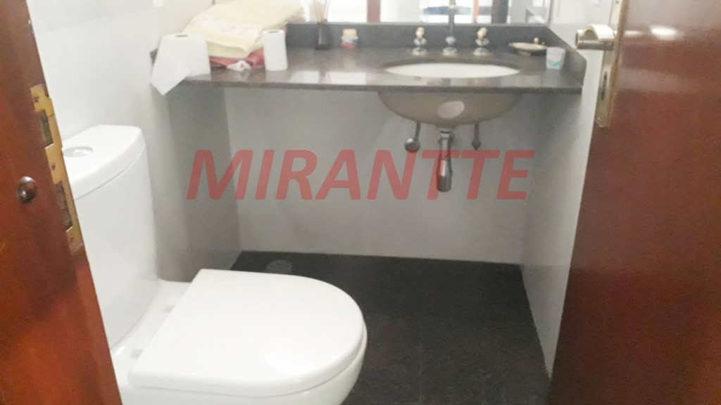 Sobrado de 300m² com 4 quartos em Alphaville