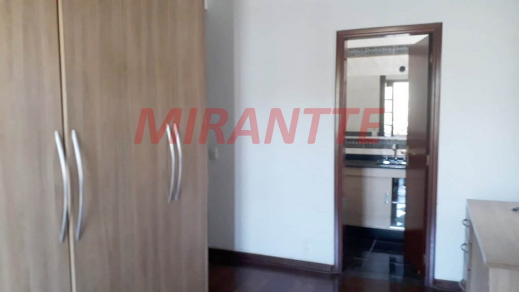 Sobrado de 300m² com 4 quartos em Alphaville