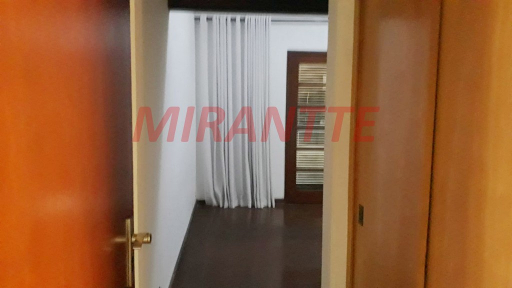 Sobrado de 300m² com 4 quartos em Alphaville