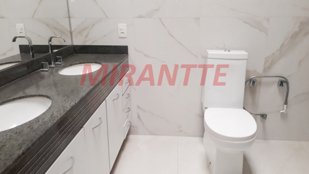 Sobrado de 300m² com 4 quartos em Alphaville
