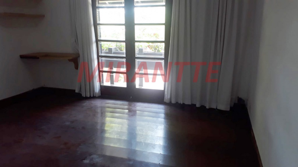 Sobrado de 300m² com 4 quartos em Alphaville