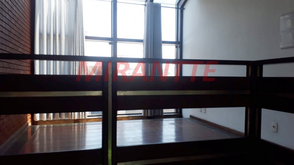 Sobrado de 300m² com 4 quartos em Alphaville