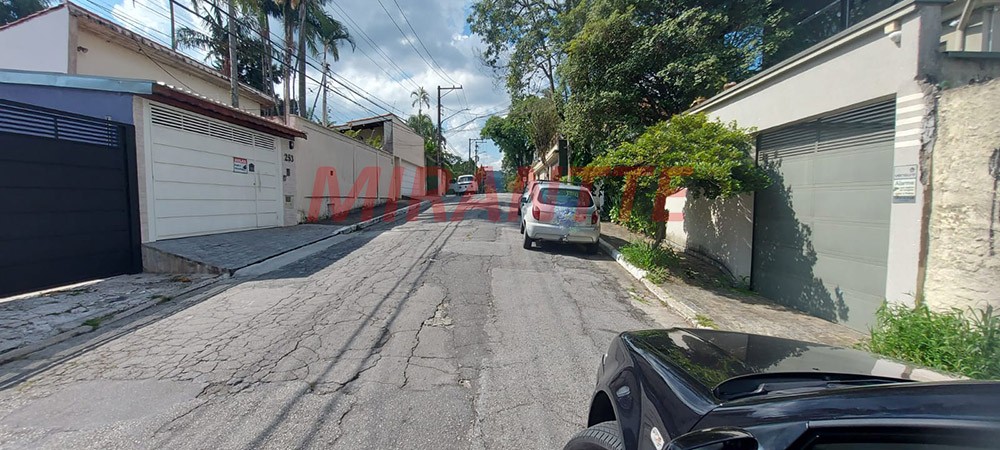 Terreno de 826m² em Jardim Floresta