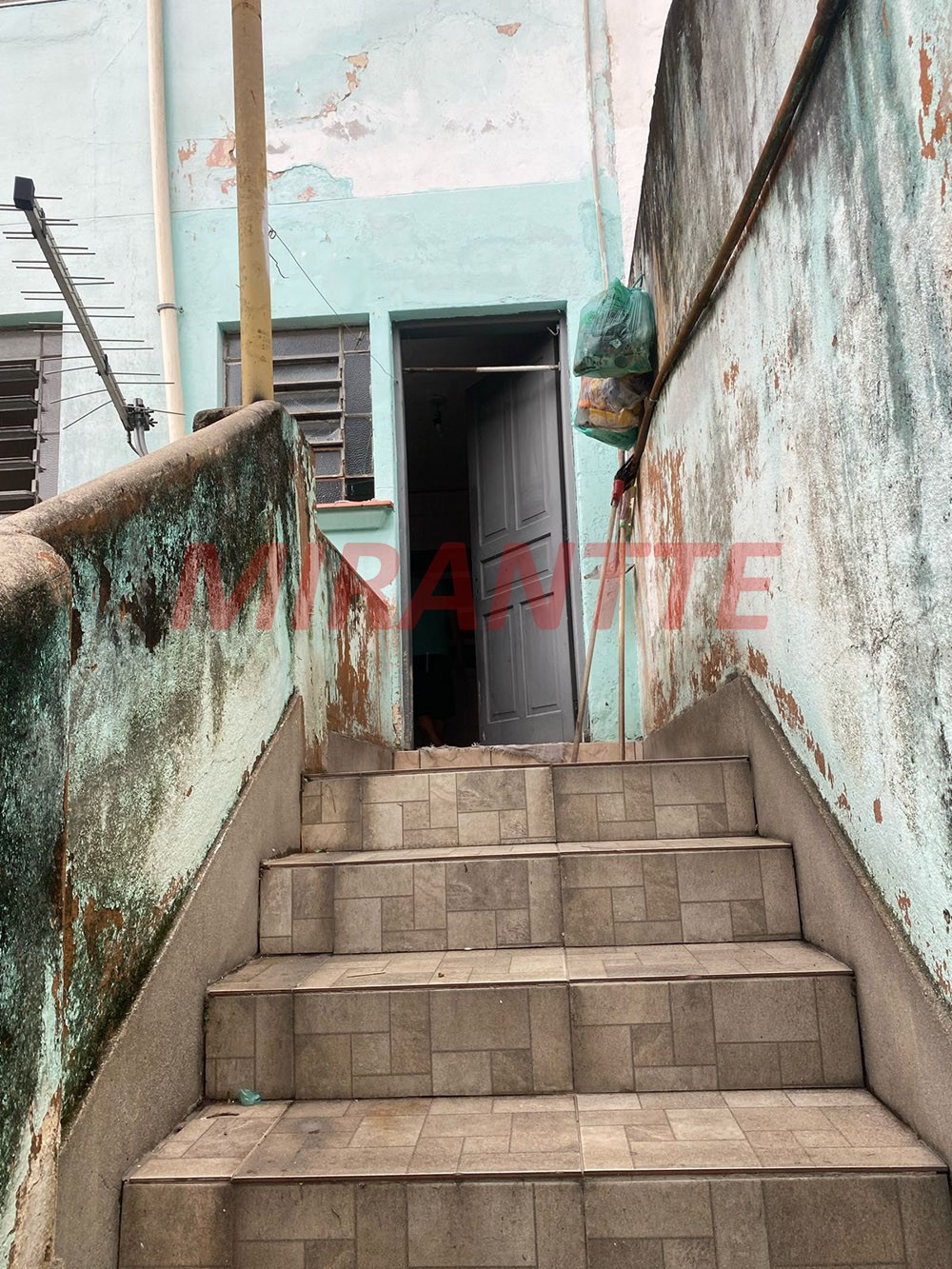 Sobrado de 102m² com 2 quartos em Água Fria