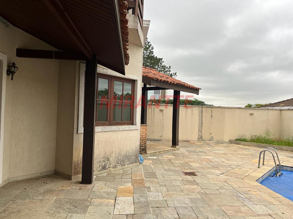 Sobrado de 305m² com 4 quartos em Alphaville