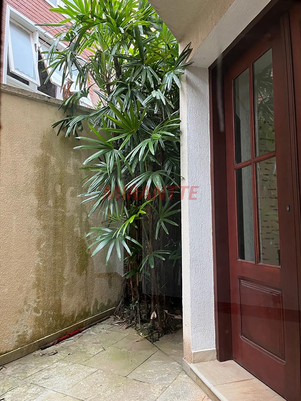 Sobrado de 305m² com 4 quartos em Alphaville