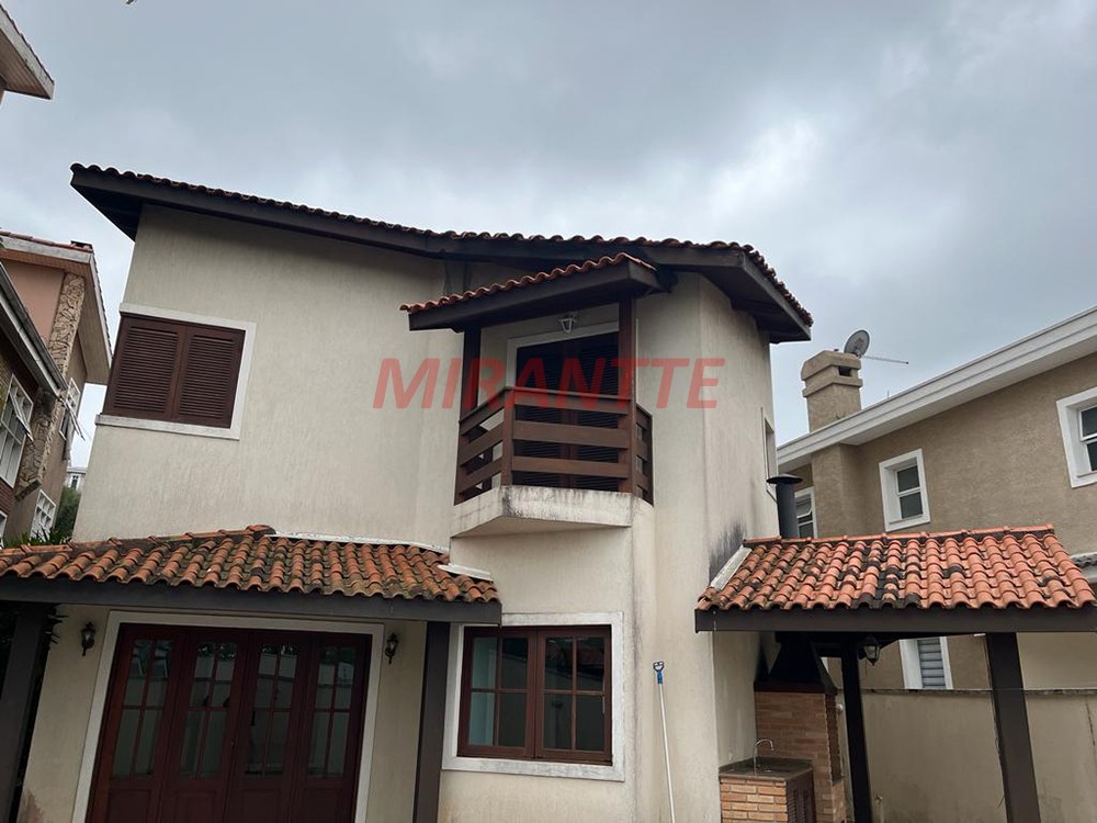 Sobrado de 305m² com 4 quartos em Alphaville