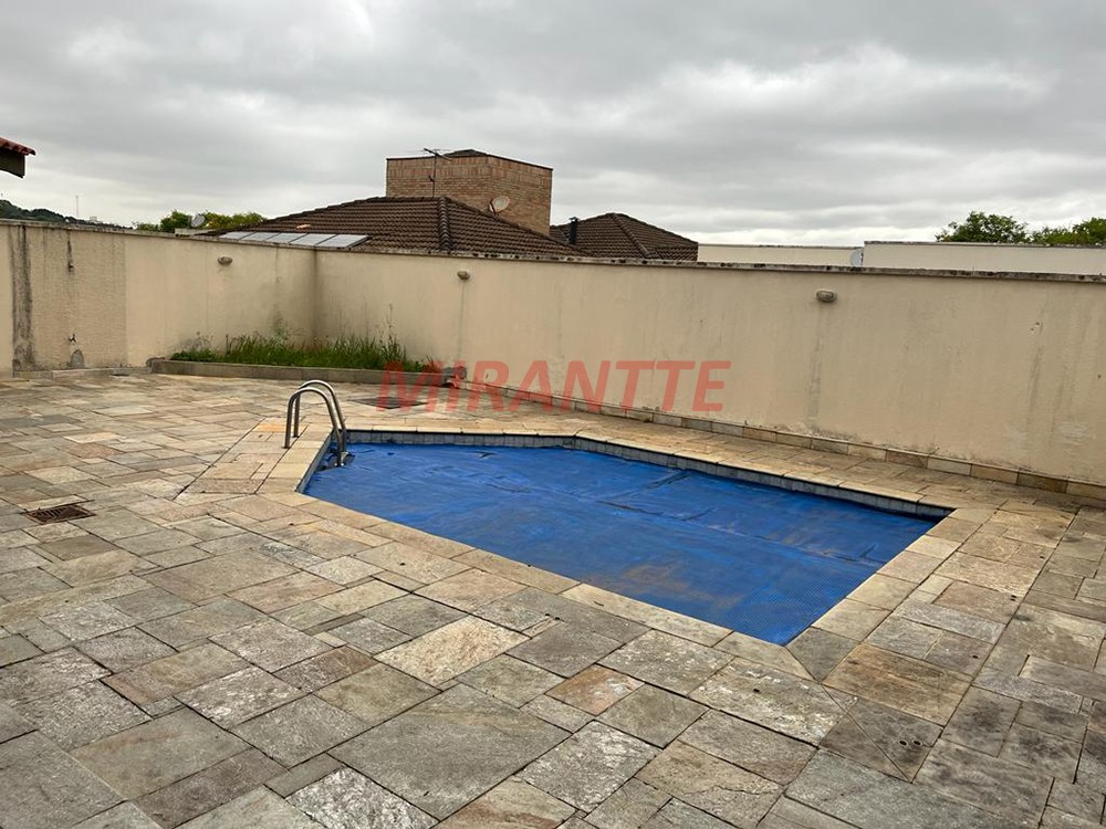 Sobrado de 305m² com 4 quartos em Alphaville