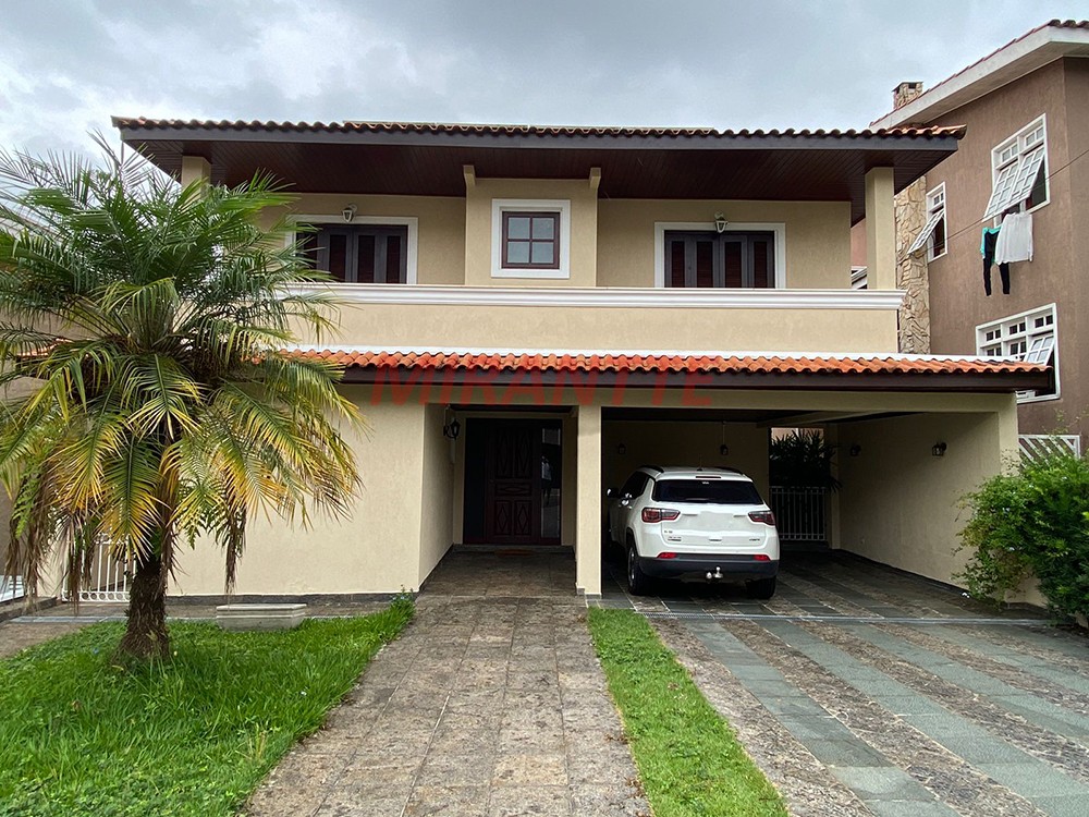 Sobrado de 305m² com 4 quartos em Alphaville