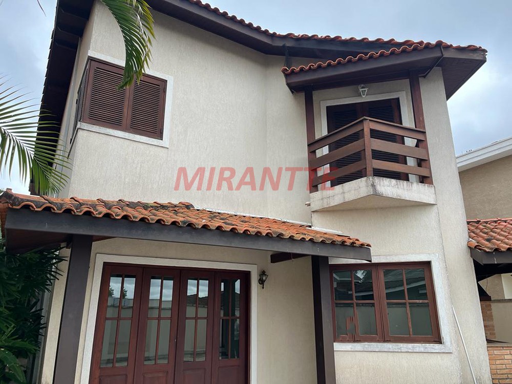 Sobrado de 305m² com 4 quartos em Alphaville