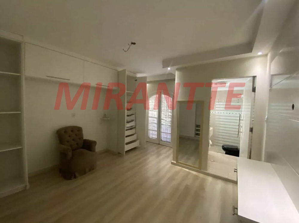 Sobrado de 220m² com 4 quartos em Vila Maria Alta