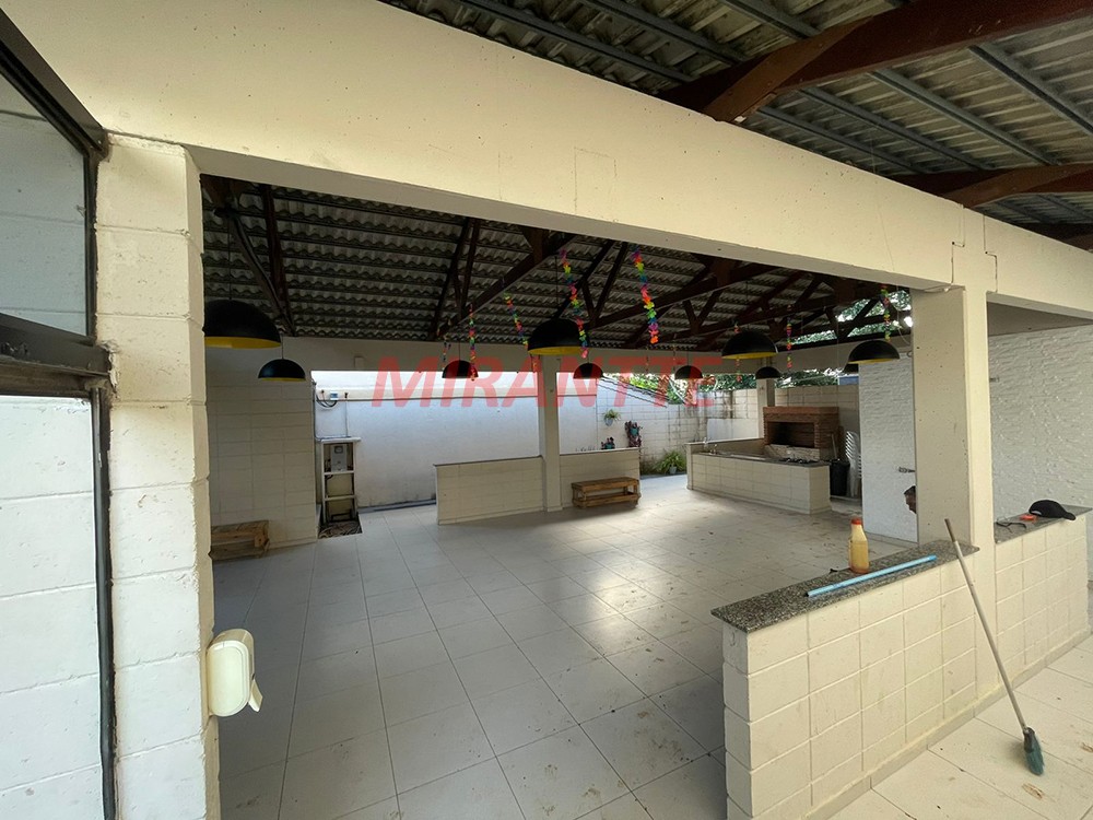 Cond. fechado com 2 quartos em Vila Nova Bonsucesso