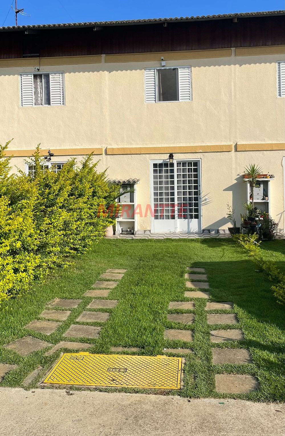 Cond. fechado com 2 quartos em Vila Nova Bonsucesso