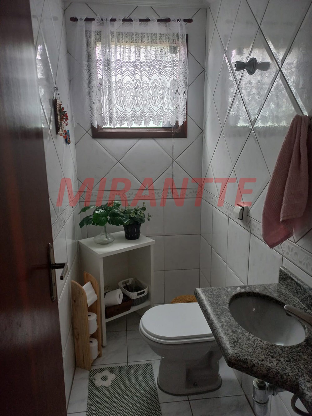 Sobrado de 123m² com 3 quartos em Água Fria