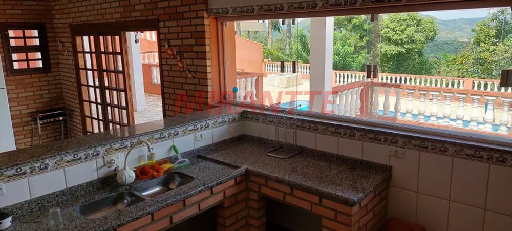 ChÁcara de 2000m² com 4 quartos em São Roque