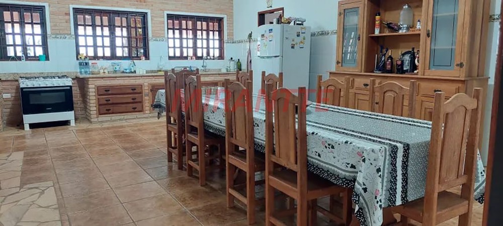 ChÁcara de 2000m² com 4 quartos em São Roque